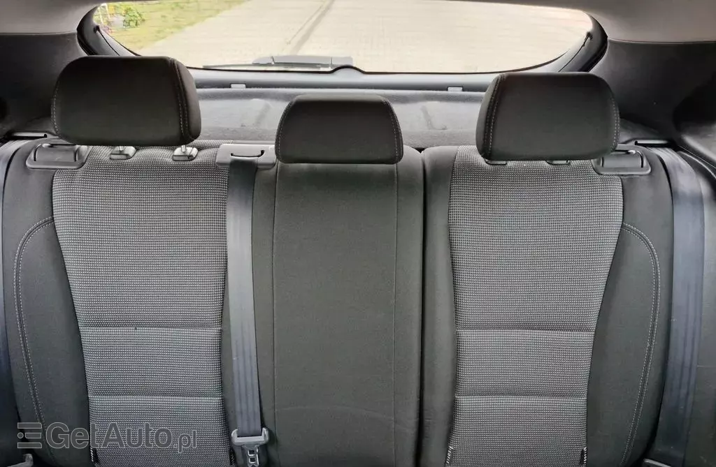 HYUNDAI I30 1.4 (100 KM)