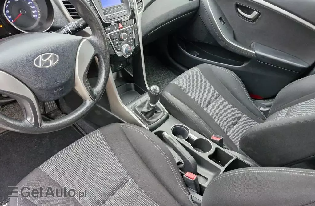 HYUNDAI I30 1.4 (100 KM)