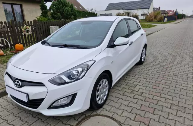 HYUNDAI I30 1.4 (100 KM)