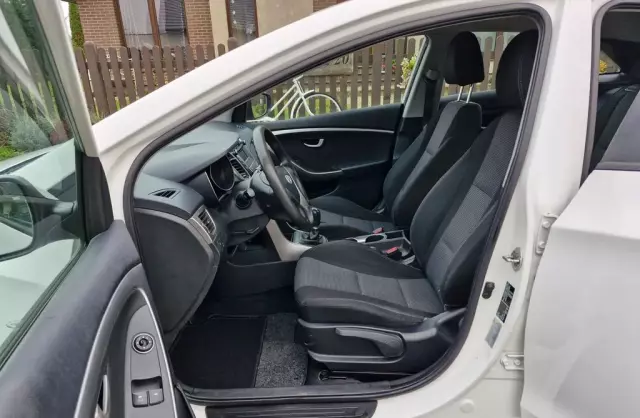 HYUNDAI I30 1.4 (100 KM)