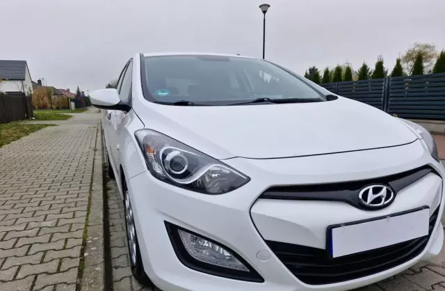 HYUNDAI I30 1.4 (100 KM)