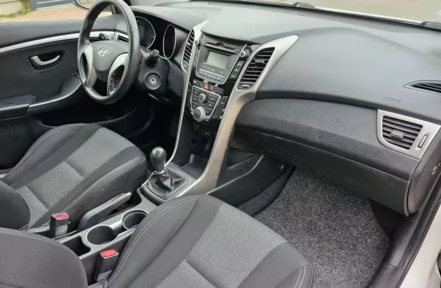 HYUNDAI I30 1.4 (100 KM)