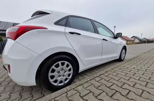 HYUNDAI I30 1.4 (100 KM)