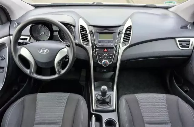 HYUNDAI I30 1.4 (100 KM)