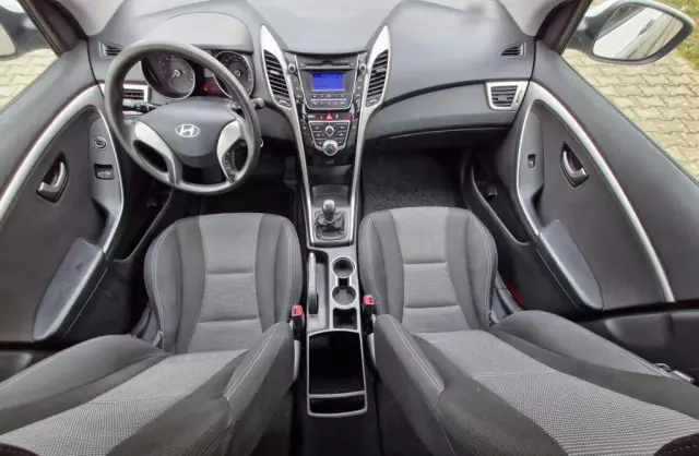 HYUNDAI I30 1.4 (100 KM)