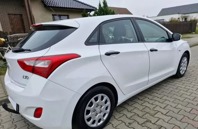 HYUNDAI I30 1.4 (100 KM)