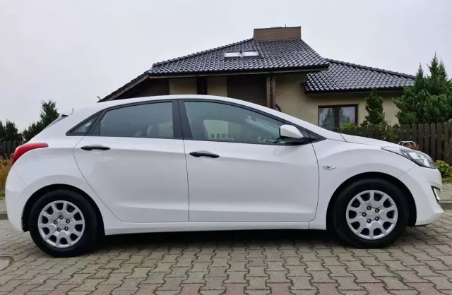 HYUNDAI I30 1.4 (100 KM)
