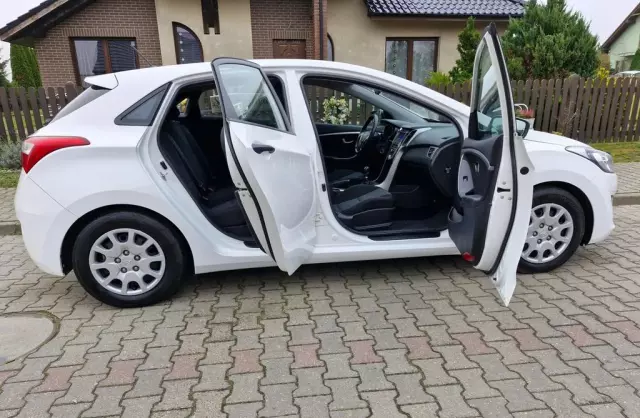 HYUNDAI I30 1.4 (100 KM)