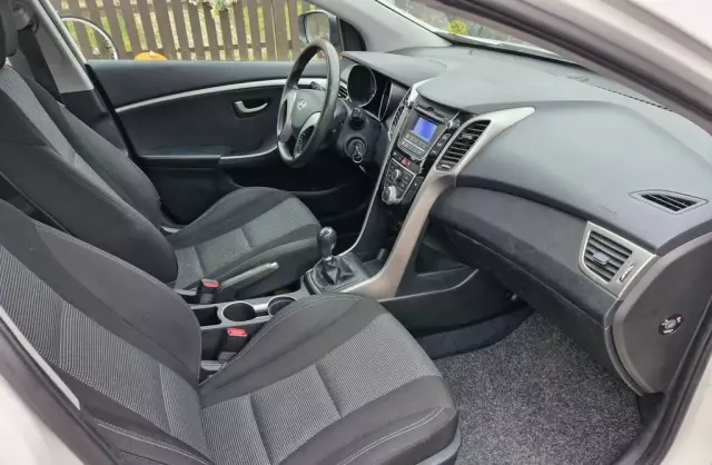 HYUNDAI I30 1.4 (100 KM)