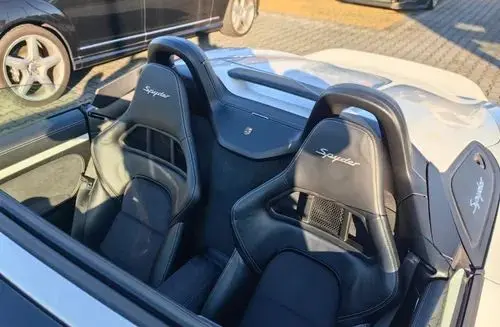 PORSCHE Spyder 