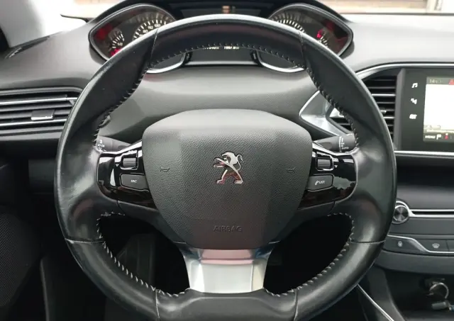 PEUGEOT 308 1.2 PureTech Allure S&S EAT6