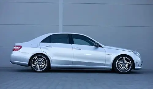 MERCEDES-BENZ Klasa E 63 AMG  