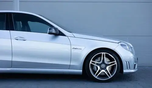 MERCEDES-BENZ Klasa E 63 AMG  