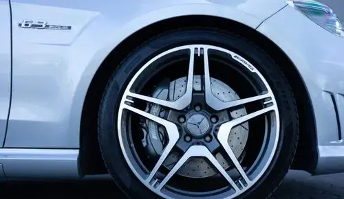 MERCEDES-BENZ Klasa E 63 AMG  