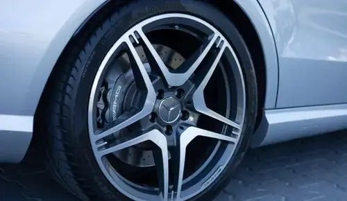 MERCEDES-BENZ Klasa E 63 AMG  