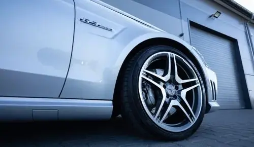 MERCEDES-BENZ Klasa E 63 AMG  