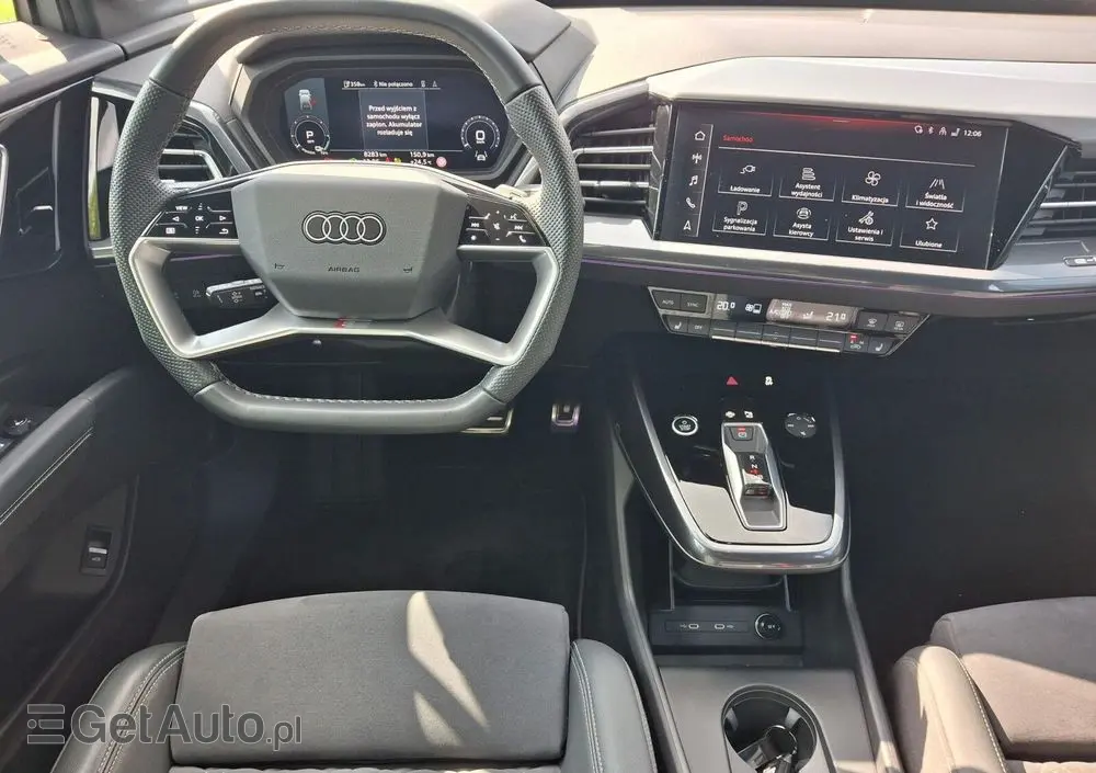 AUDI Q4 e-tron 