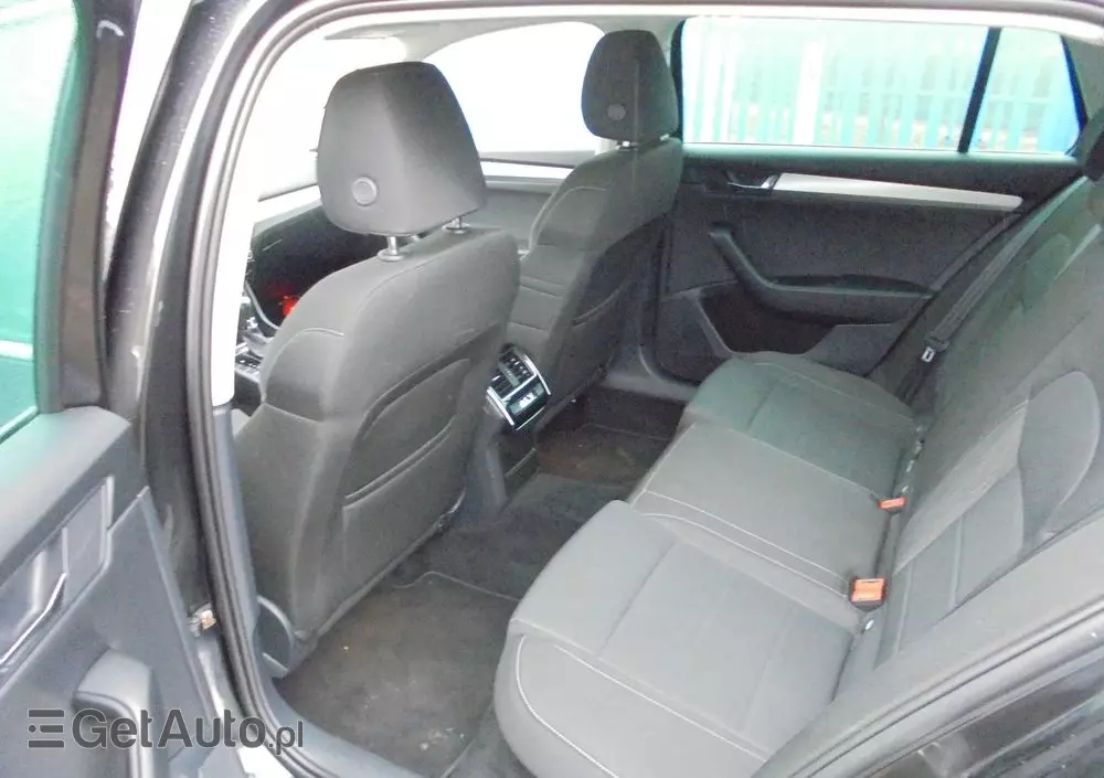 SKODA Superb 2.0 TDI DSG Style