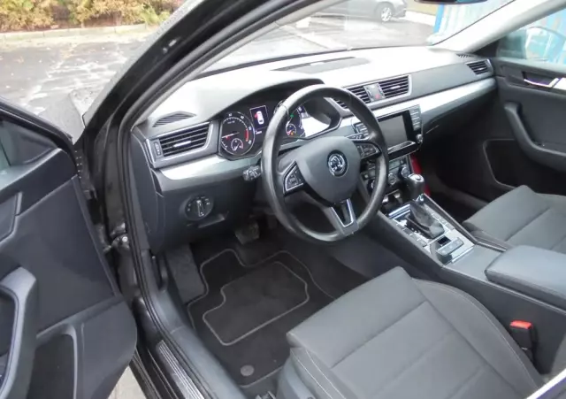 SKODA Superb 2.0 TDI DSG Style