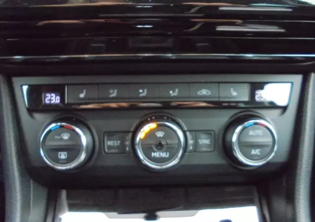 SKODA Superb 2.0 TDI DSG Style