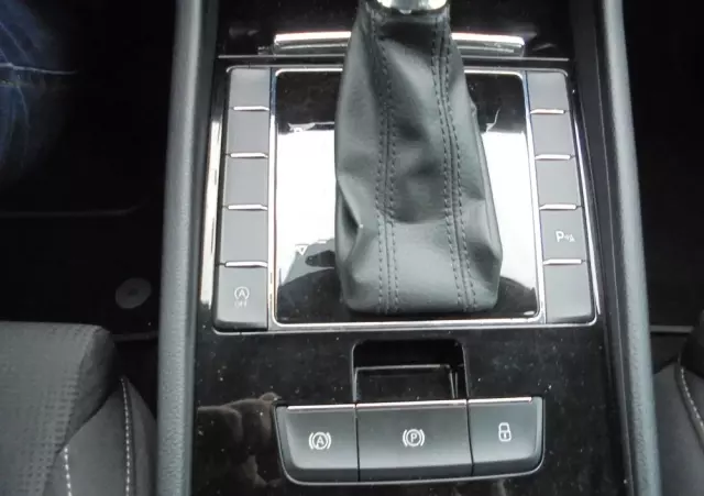 SKODA Superb 2.0 TDI DSG Style