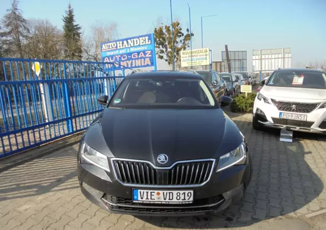 SKODA Superb 2.0 TDI DSG Style