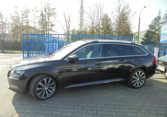 SKODA Superb 2.0 TDI DSG Style