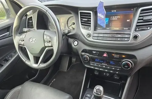HYUNDAI Tucson 