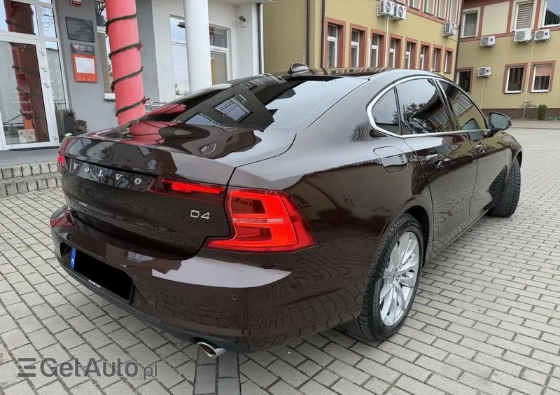 VOLVO S90 D4 Geartronic Momentum Pro