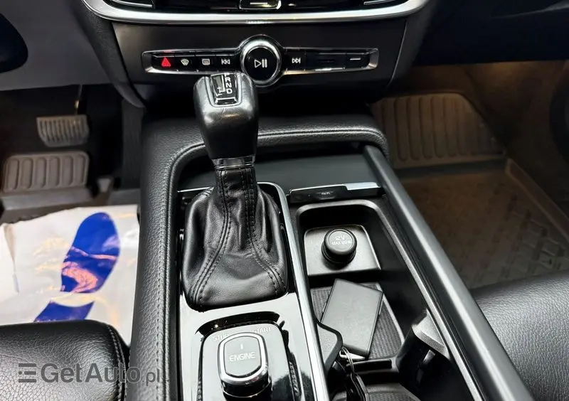 VOLVO S90 D4 Geartronic Momentum Pro
