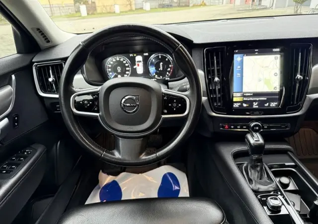 VOLVO S90 D4 Geartronic Momentum Pro