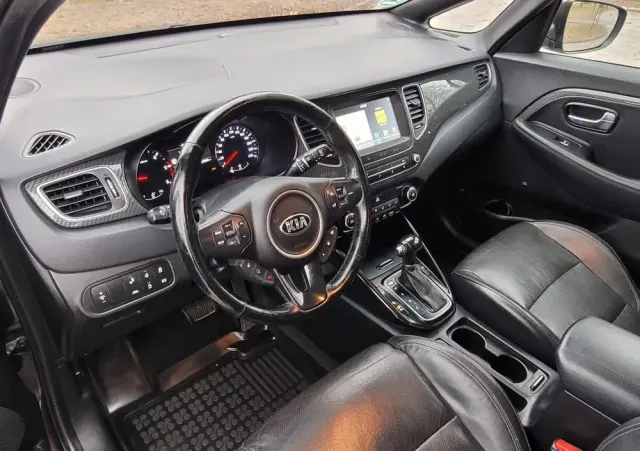 KIA Carens 1.7 CRDi Business Line 7os 7DCT