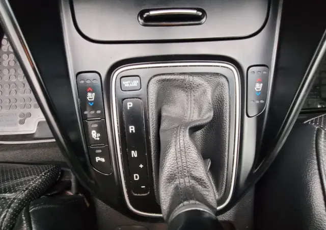 KIA Carens 1.7 CRDi Business Line 7os 7DCT