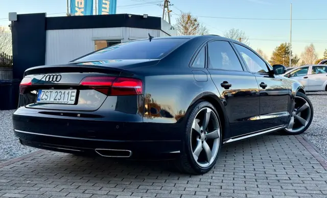 AUDI A8 4.2 TDI DPF (clean diesel) quattro tiptronic