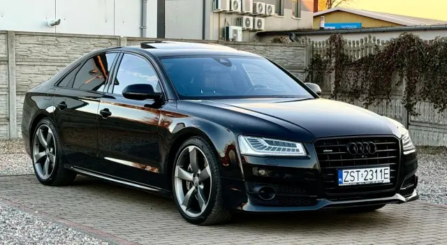 AUDI A8 4.2 TDI DPF (clean diesel) quattro tiptronic