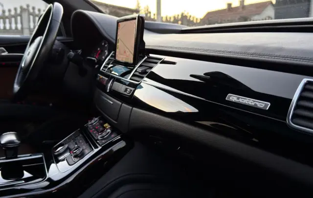 AUDI A8 4.2 TDI DPF (clean diesel) quattro tiptronic