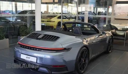 PORSCHE 911 