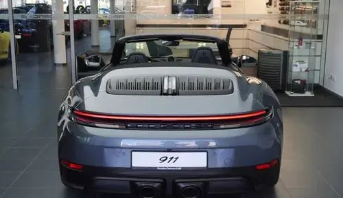 PORSCHE 911 