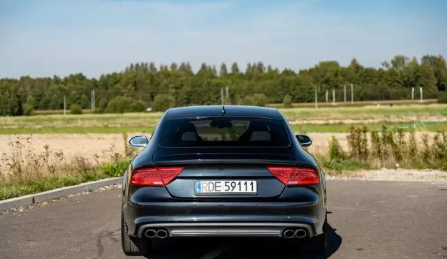 AUDI S7 
