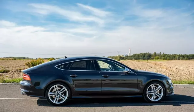 AUDI S7 