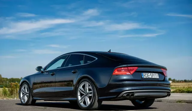 AUDI S7 
