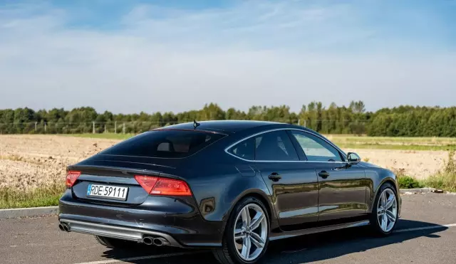 AUDI S7 