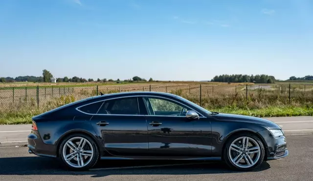 AUDI S7 