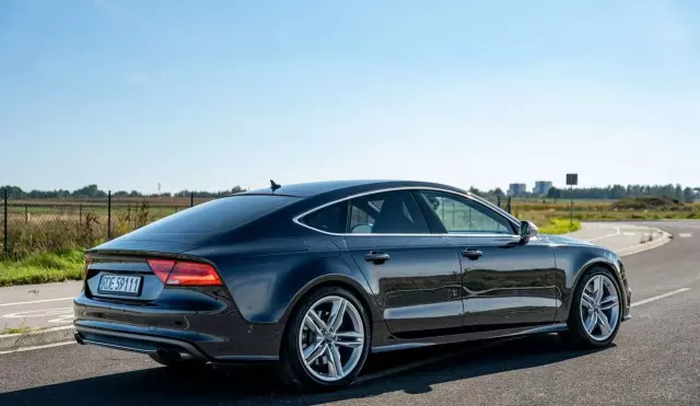 AUDI S7 
