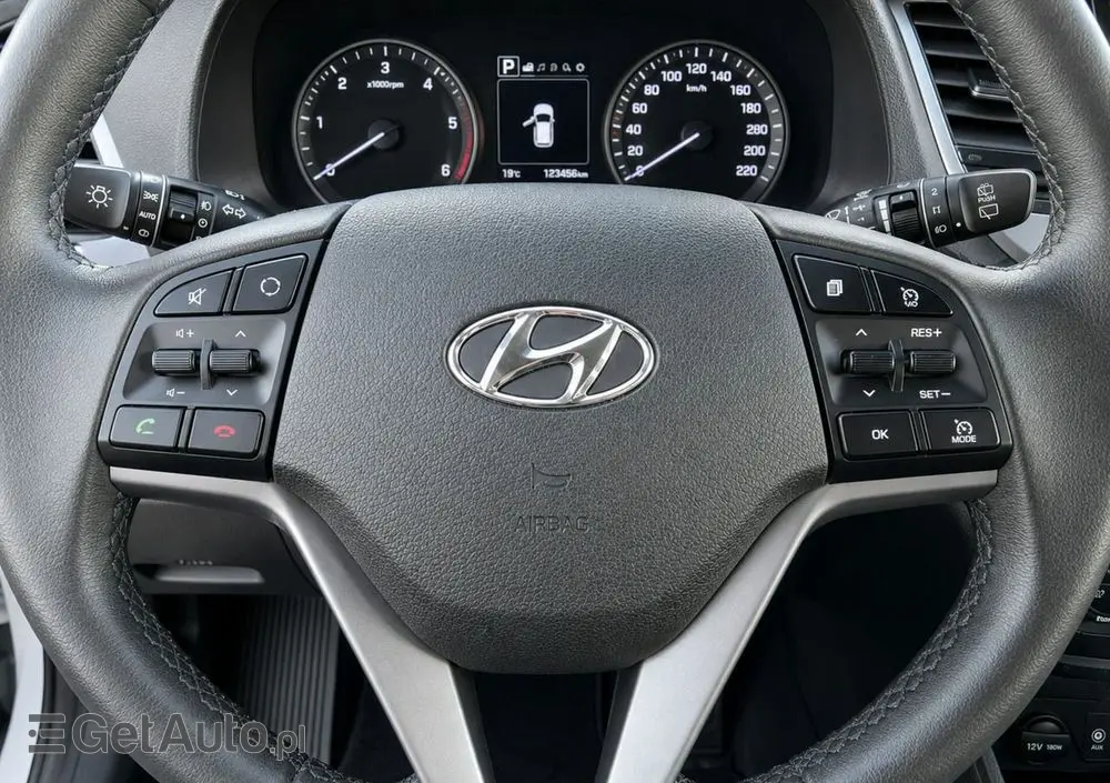 HYUNDAI Tucson 