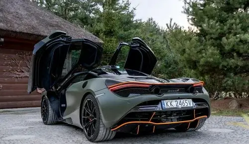 MCLAREN 720S 