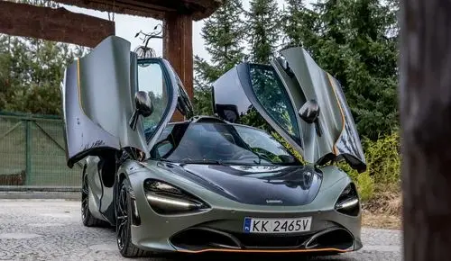 MCLAREN 720S 