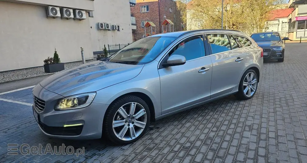 VOLVO V60 T5 Kinetic