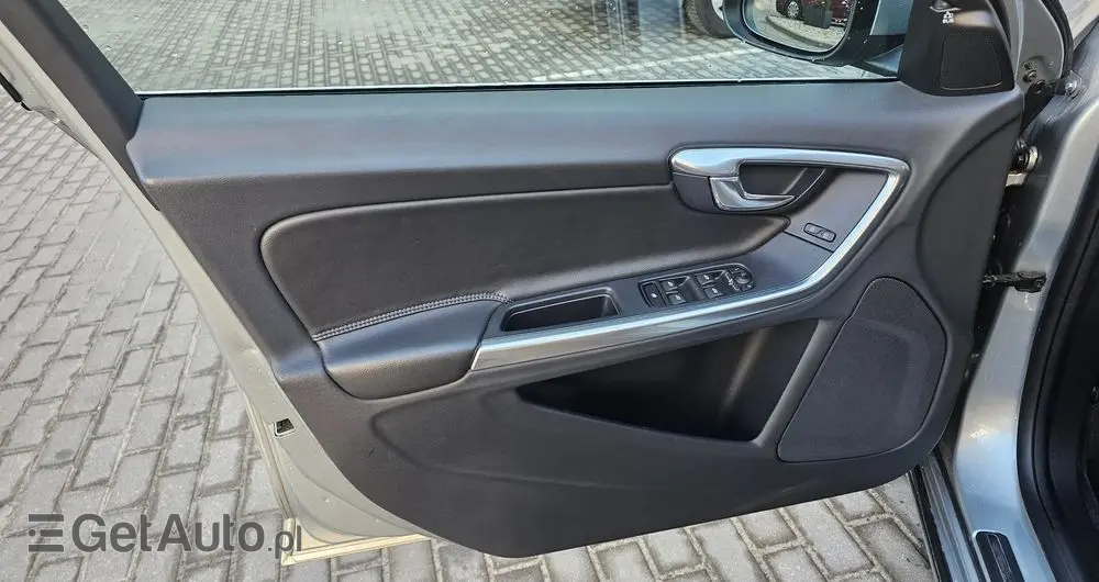 VOLVO V60 T5 Kinetic