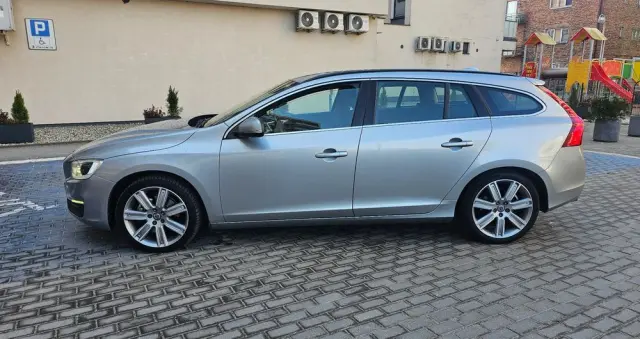VOLVO V60 T5 Kinetic